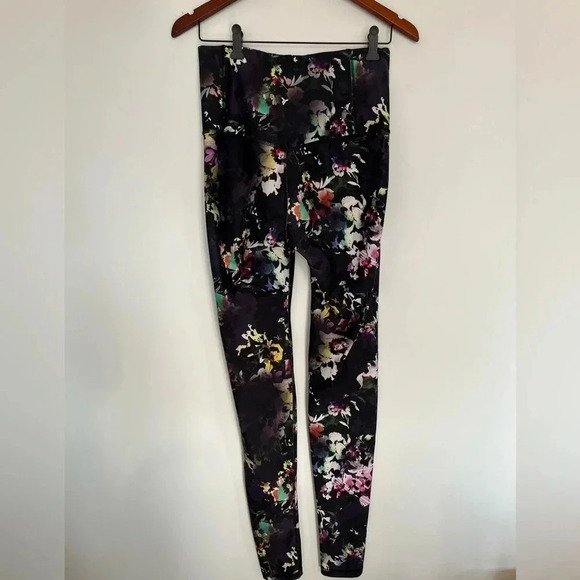 Old navy athletic extra-high rise leggings floral patterns size medium - Picture 3 of 7